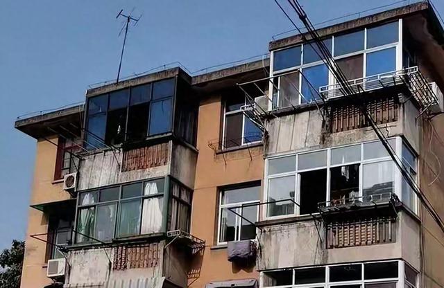 新利好，住建部定调：楼龄满25年以上的老房子，业主有望受益！