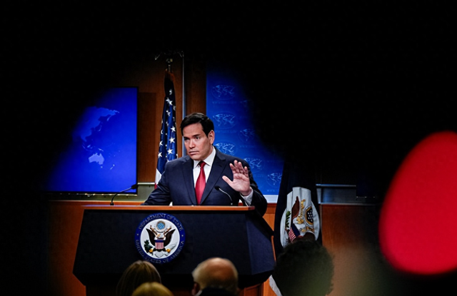 沉默了一个多月，美国国务卿就中日矛盾表态，给高市泼了一盆冷水