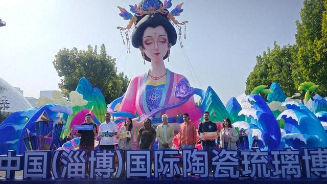 淄博为啥让外国网红流连忘返