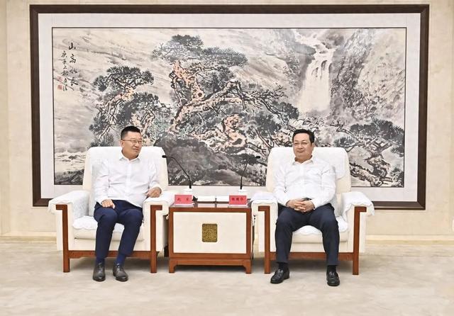 张国华与厦门航空有限公司党委书记、董事长赵东一行举行工作座谈
