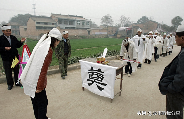 山东兴起一日葬	，老人上午离世下午就下葬，子女当天晚上返城上班
