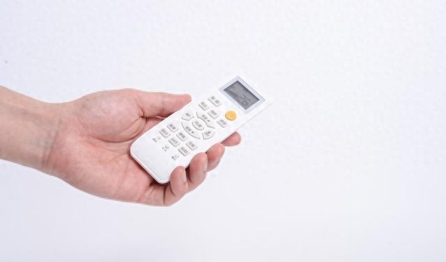 格力空调遥控器不显示温度是怎么回事（格力空调遥控器怎么切换温度原来这么简单）