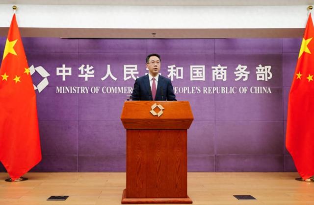 中美谈完不到24小时，中企对荷兰打响反击，开出一个供货硬条件