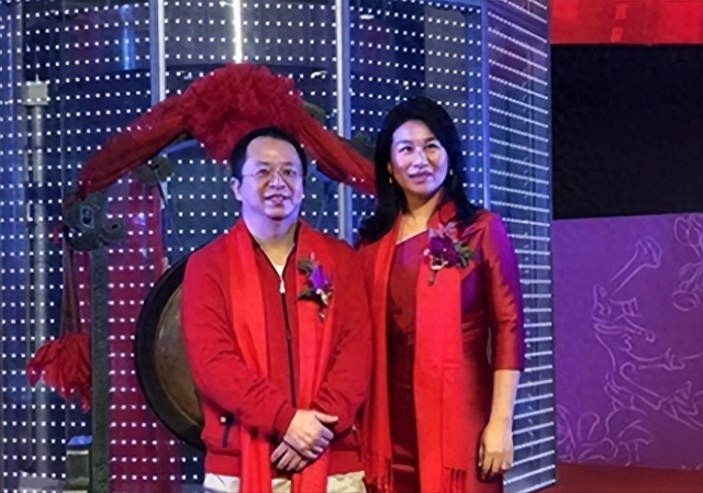 用一场离婚，她分走前夫近90亿资产，如今躺着不动一年分红上千万