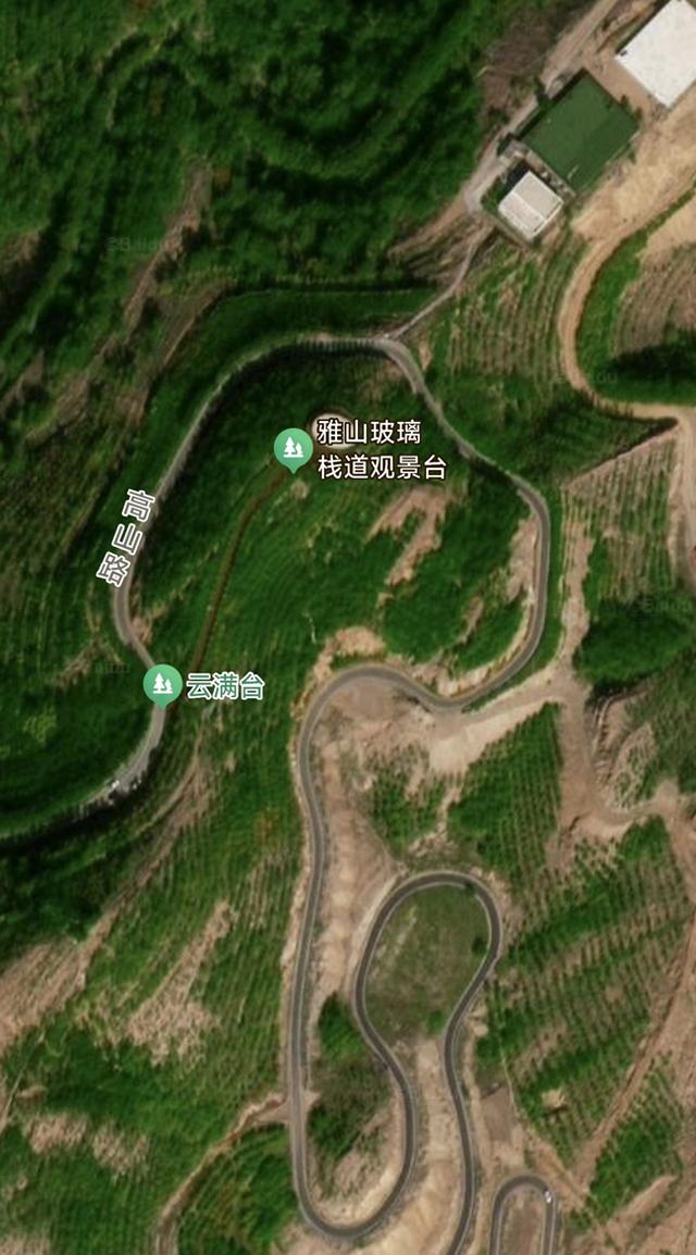 乌市高山路云满台新变化，新挂了红色牌子，玻璃栈道观景台视野好