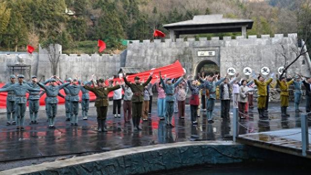 沪六同心焕新姿①｜山水为幕，实景剧火爆出圈！六安让红色文化“活”起来