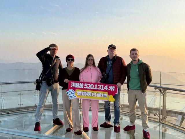 俄罗斯百万网红博主打卡黄石！这些景区即将刷爆外网