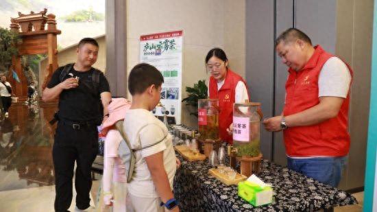 江西庐山市：“茶叶香”沁润“游客心”