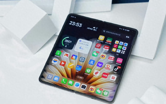苹果折叠屏 iPhone 来袭！能打破市场格局吗？