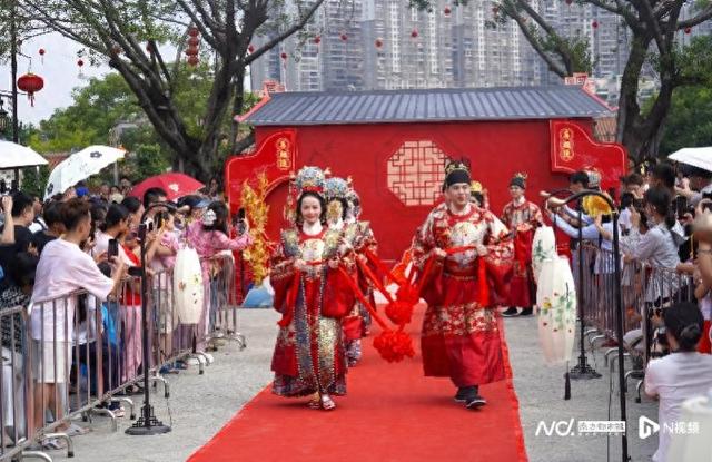 揭阳人的浪漫：15对新人集体婚礼揭阳古城上演