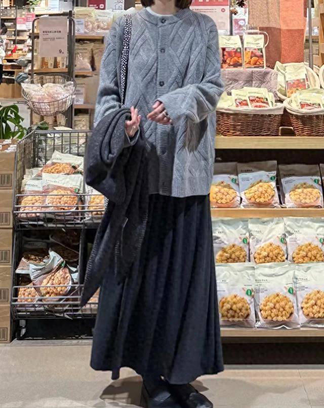 谁还没被MUJI这条“神裙”戳中？通勤党直接焊在身上
