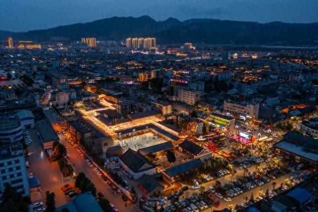 县城的黄昏：繁华还是落魄？