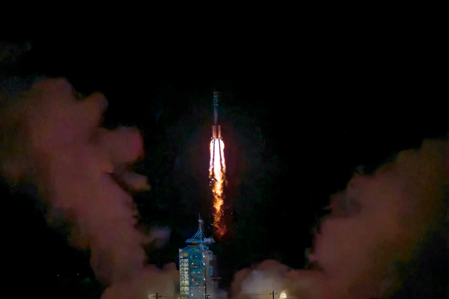 北京丰台学子发射场见证神舟二十一号载人飞船发射