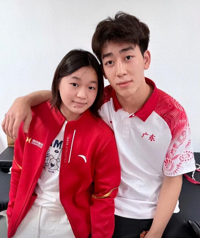 全红婵归队了！她变化真大，身材高挑颜值抢眼，留了长发气场强大