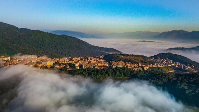 在西盟，每个转角都是佤族文化的活态展馆