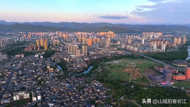 重庆武陵山区比较另类的县,拥有多处独特景点,为何称它为小成都