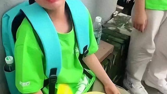 凌晨3点看升旗孩子哭着要回家：旅行变成KPI，还有什么意义？