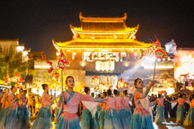 传统鱼灯+全息投影，“徽州奇幻夜”将给游客新体验