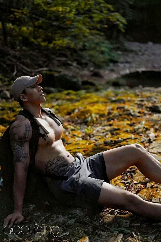 身高187的健身肌肉男网红，野外写真秀身材颜值，简直绝绝子