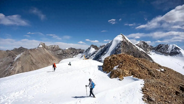 没有任何专业装备，28岁男子攀登西藏洛堆峰，结果不幸遇难