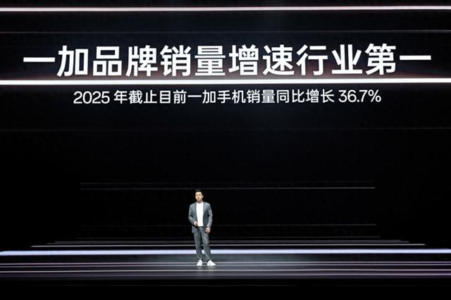 奥特曼格斗进化皮肤版（科氪首部性能 Ultra旗舰一加 15 重磅登场 售价 3999 元起）