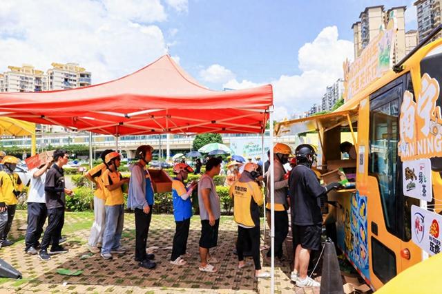 情系网约配送员群体 南宁市市场监管局联合开展“夏送清凉”活动