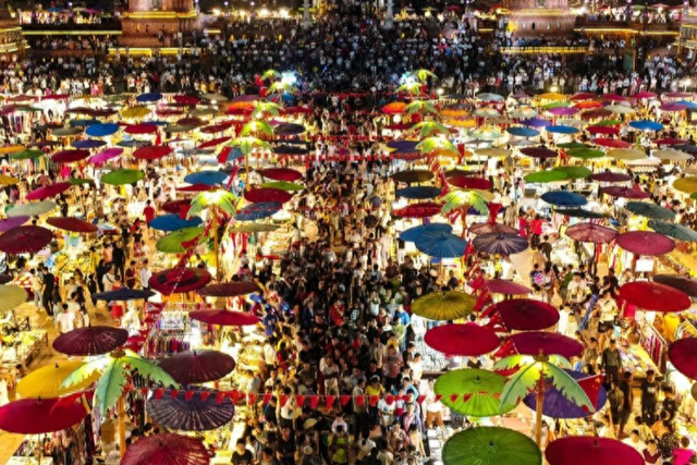 云南夜市被指强制游客扫平台二维码入场！称会保障自主选择