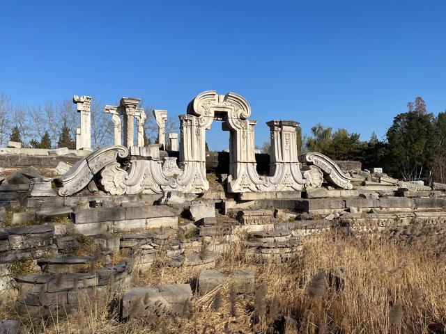 七绝：小雪时节访圆明园