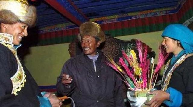 这个一妻多夫制的民族，晚上怎么过？女人直言：没有幸福可言