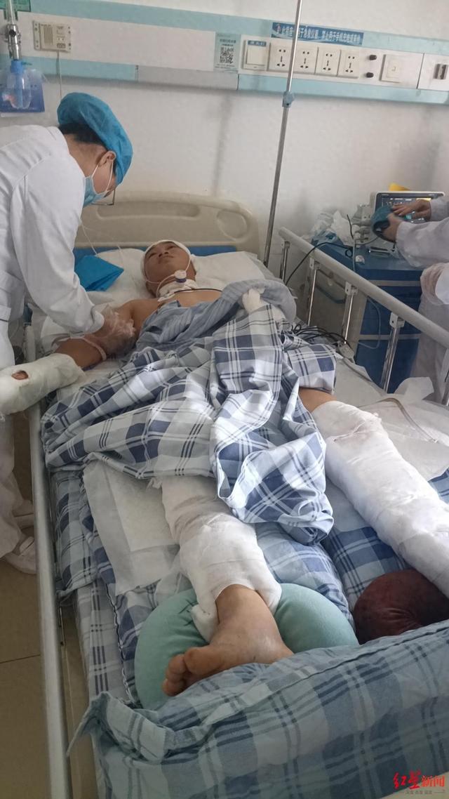 男子借宿同学家，隔日持刀行凶致1死1重伤 死者妹妹：他作案前还主动让大哥陪做胃镜