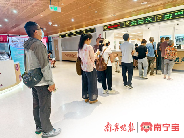 代排队代跑腿 南宁“代经济”悄然兴起