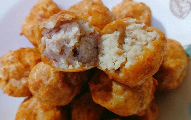 大丸子如何做好吃（如何制作酥脆嫩滑的炸肉丸子详细步骤轻松掌握）