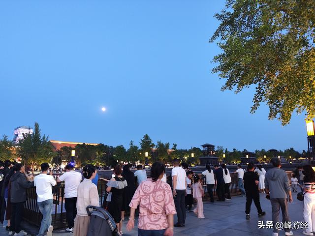 大唐不夜城，地摊文化天花板，估计大唐也没这么热闹