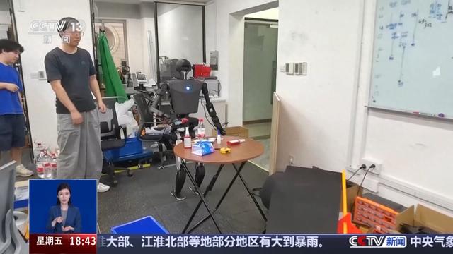 运动会开幕在即，机器人备赛情况如何？记者带你抢先看