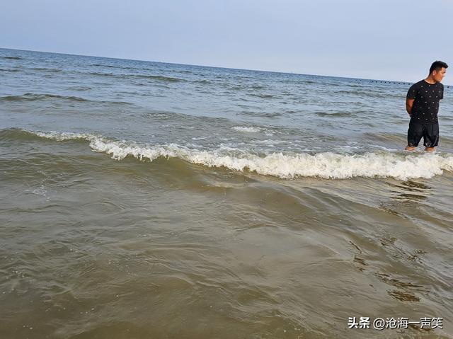 海浪声声，海浪滚滚，海浪阵阵，海浪朵朵，您好大海，您好海浪！
