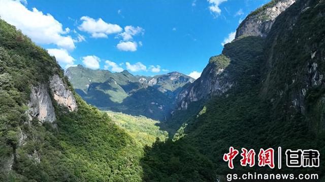 陇南徽县嘉陵江畔的秋日秘境