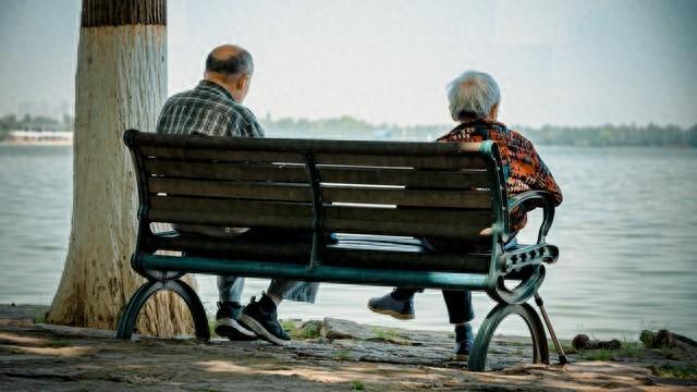 我62岁丧偶，想后找人搭伙，我负责日常的生活费，只有这4个要求
