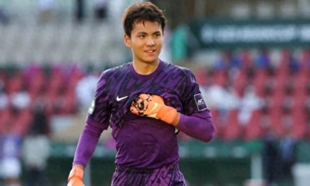 晚上23点，中国队决战日本队！邵佳一传来喜讯：7人将补充到国足