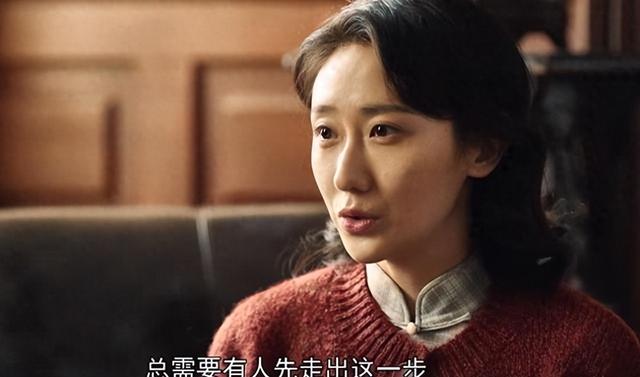 傅作义之女傅冬菊	，49年解放北平有功，建国后担任何职务？