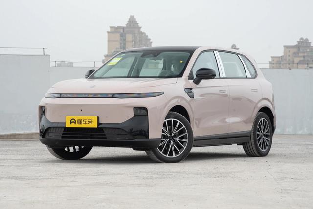 解读零跑B10：9.98万起的纯电SUV，凭什么成家用热门之选