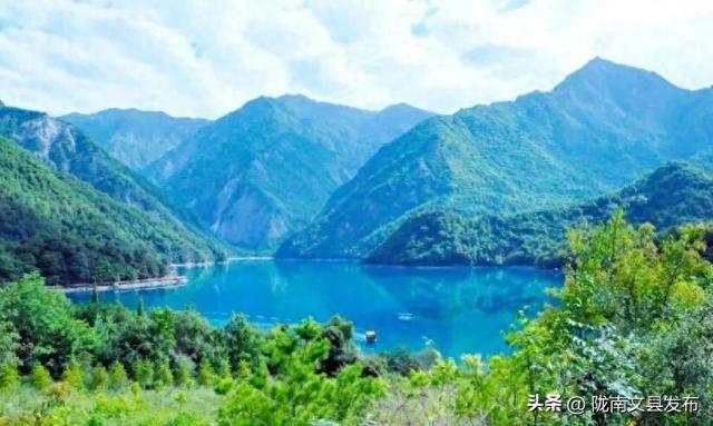 天池映月，白马欢歌，就差一个你！
