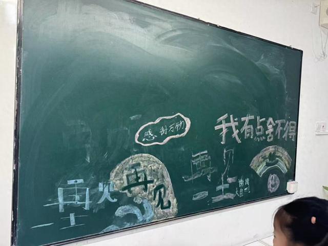 十年输血	，终难续命：一所明星学校倒在年关