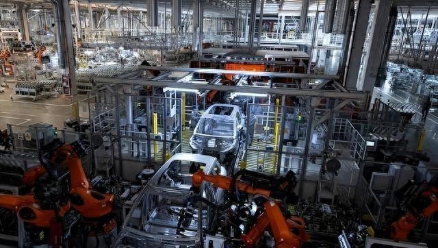 着急求援，日本军工截瘫，高市派人赴美	，先废中国王炸