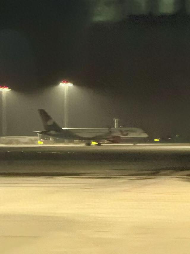 备降兰州的俄罗斯客机和机组人员仍未离境，官方称正开展故障维修	，239名旅客已换机抵达目的地