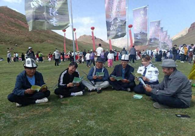 新疆乌恰县：不止牛羊与草地 玉其塔什草原还有“普法小课堂”