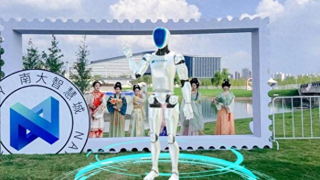 机器人“陪跑”、露天音乐节，南大智慧城何以打造 “科创艺场”