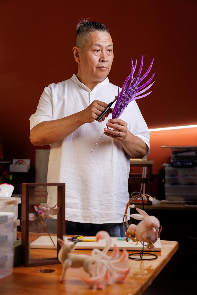 北京文化守护人｜蔡志伟：让绒花开进生活，下个目标是巴黎时装周