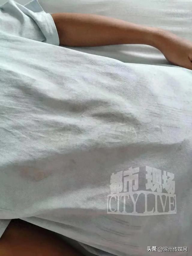 安阳一高中生在厕所遭同学殴打，称口中被塞污秽厕纸塞，对方：没有先动手，不属校园暴力