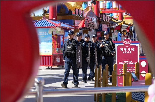 乌兰察布之夜：一名特巡警的国庆“打卡地”