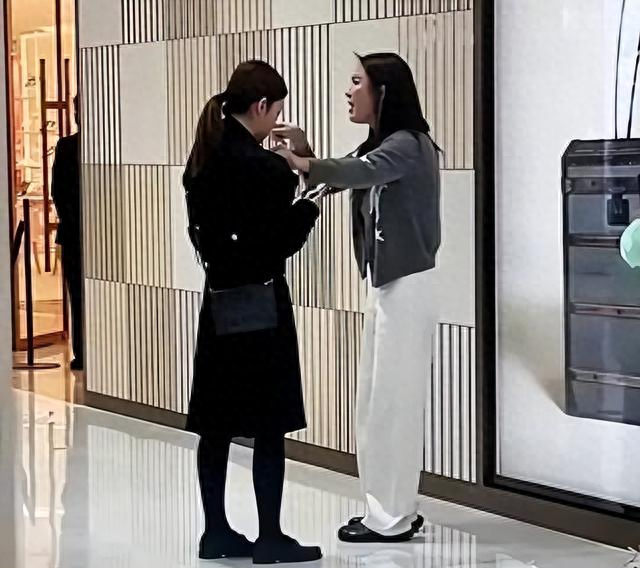 LV柜姐当小三后续！开房穿上情趣内衣，发房号让原配的老公来